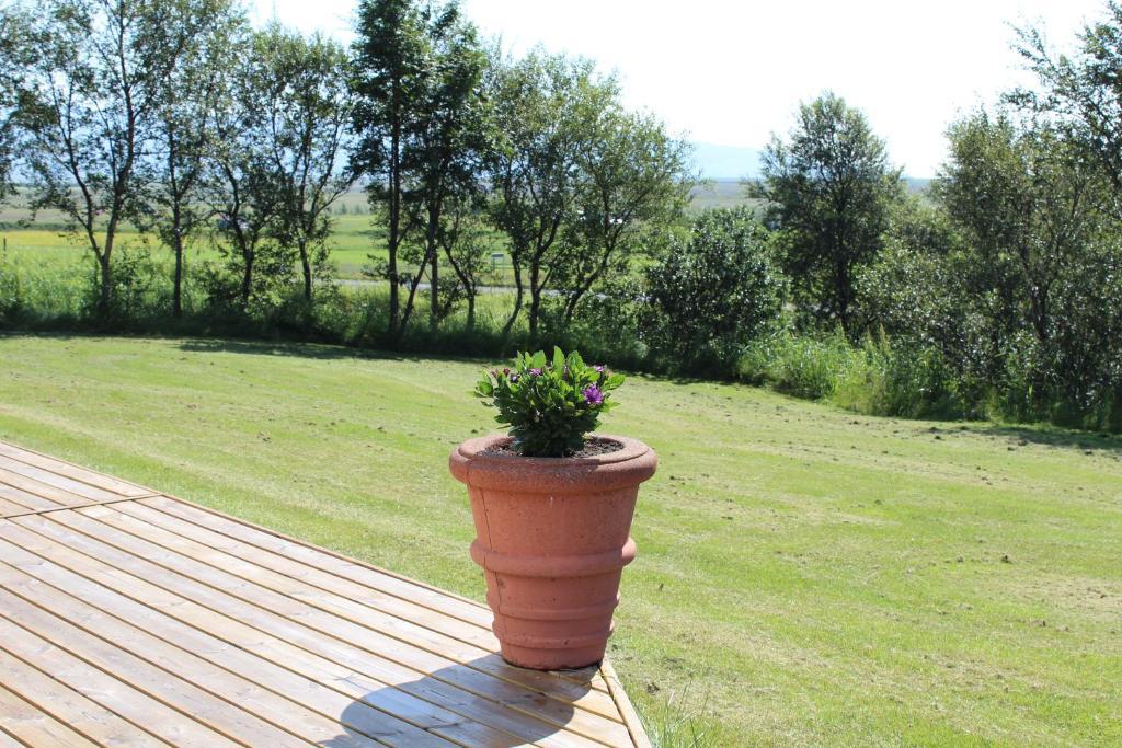 Fagrahlid Guesthouse Хвольсвёдлюр Экстерьер фото